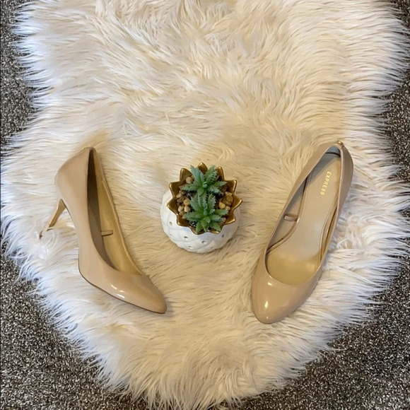 Express Shoes - Express nude round toe heels